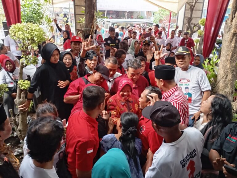 Safari Peresmian Posko Relawan Rumah Aspirasi Warga, Bu Risma Motivasi Kader Militan di Rambipuji Jember